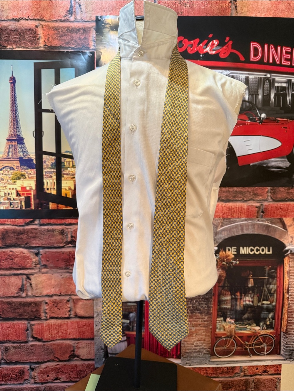 Nordstrom Rack Yellow Silk Tie with Blue Chain Link Pattern